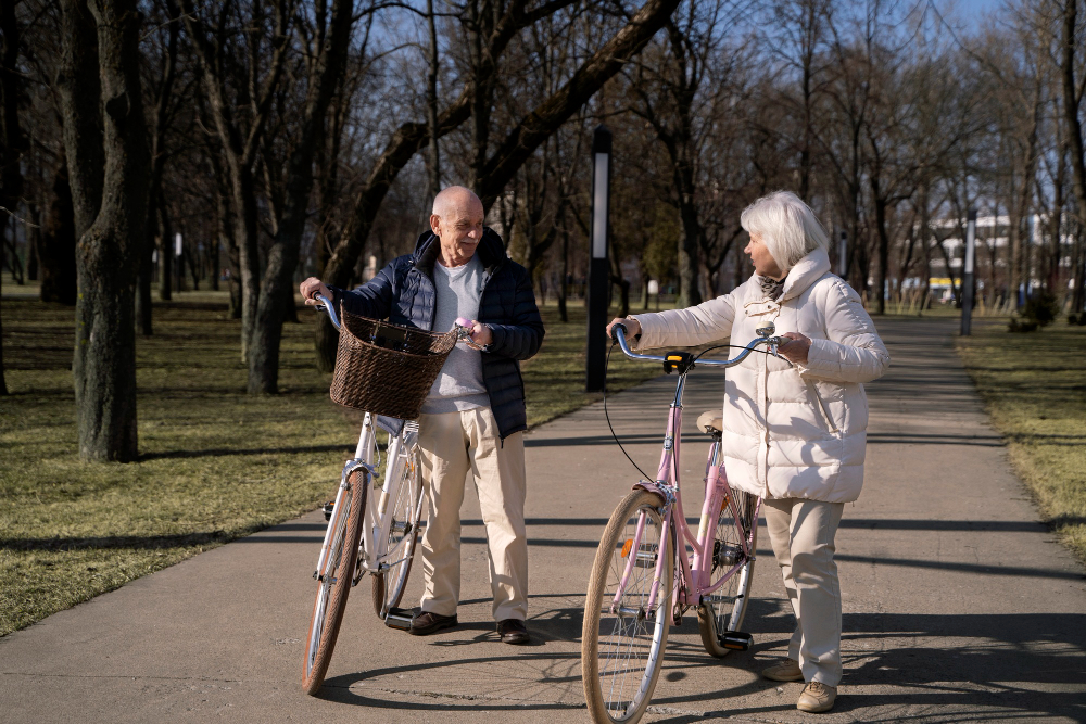 Quais os melhores exercícios para fortalecer joelho? 4 Bicicleta Terceira Idade