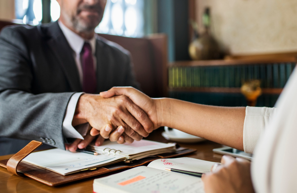Como usar IA na advocacia pode ajudar na rotina jurídica? 2 advogado cliente