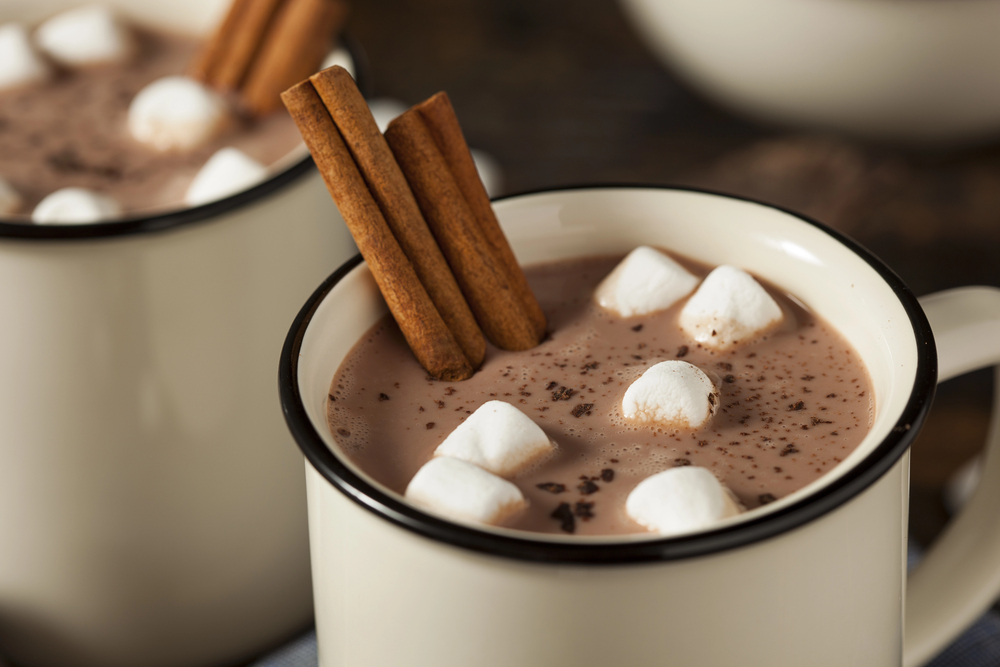 Quais as melhores bebidas para beber no frio? 2 chocolate quente bebidas para beber no frio
