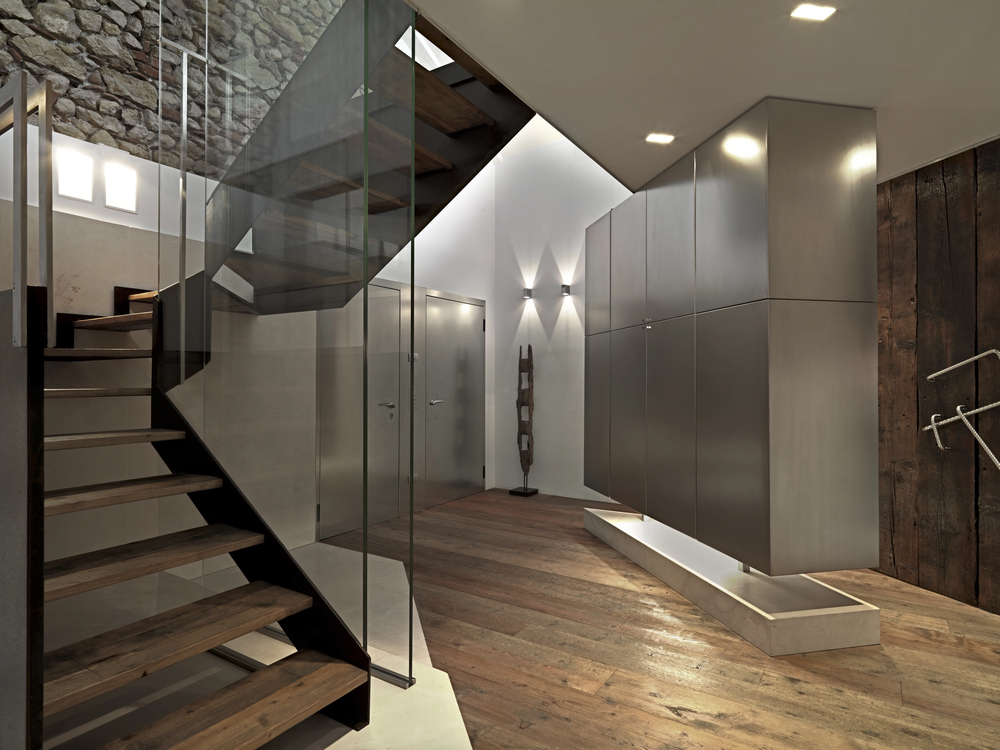 Como economizar na decoração e na reforma da casa 5 decorar a escada da sala 3
